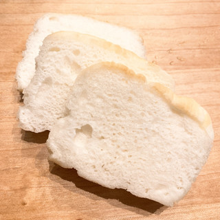「ニッポンハム みんなの食卓 お米で作ったしかくいパン 袋3枚×2」のクチコミ画像 by fish moonさん