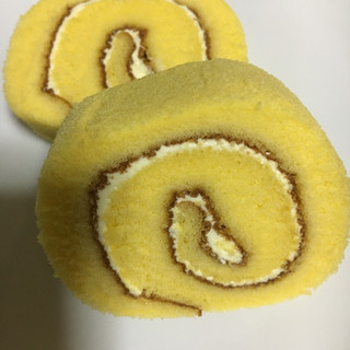 「ヤマザキ 5つに切れたロールケーキ レモンクリーム 5個」のクチコミ画像 by まえ子んさん