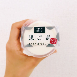 「徳島産業 モチカフェ 黒ごまもちもち団子とクリーム」のクチコミ画像 by coma さん