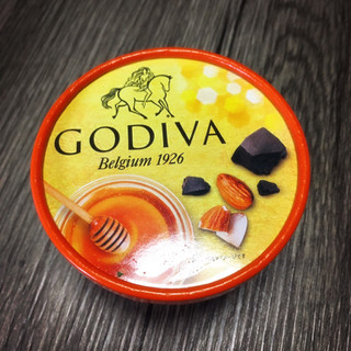 「ゴディバ カップアイス 蜂蜜アーモンドとチョコレートソース」のクチコミ画像 by しゃみ子さん