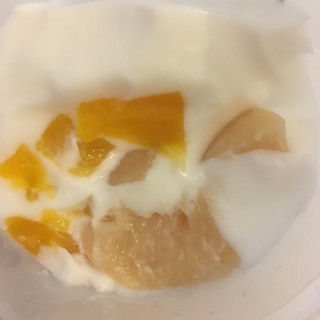 「たらみ ぎっしり白桃マンゴー ミルクプリン カップ250g」のクチコミ画像 by もぐtさん