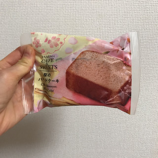「ファミリーマート FAMIMA CAFE＆SWEETS 桜のパウンドケーキ」のクチコミ画像 by ももっち0511さん