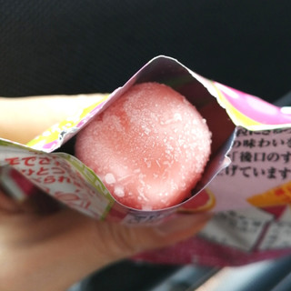 「江崎グリコ アイスの実 ピンクグレープフルーツ 袋12個」のクチコミ画像 by りことらさん