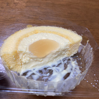 「ローソン Uchi Cafe’ SWEETS×八天堂 かすたーどももロール」のクチコミ画像 by ミルクミントさん
