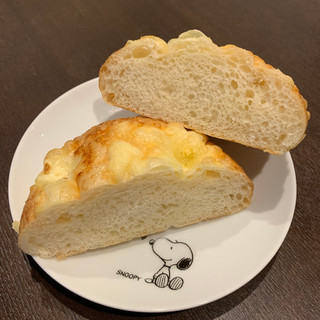 「セブン-イレブン もっちりうま塩チーズのパン」のクチコミ画像 by すずしろさん