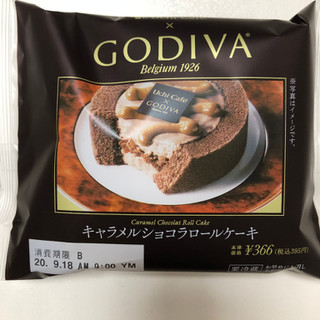 「ローソン Uchi Cafe’ SWEETS×GODIVA キャラメルショコラロールケーキ」のクチコミ画像 by あっこsanさん