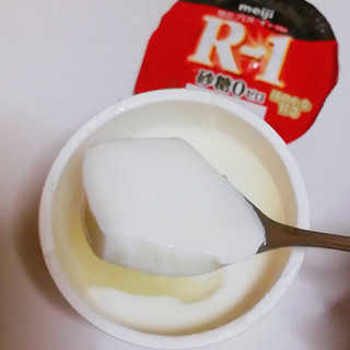 「明治 プロビオヨーグルト R‐1 砂糖0 カップ112g」のクチコミ画像 by ミヌゥさん