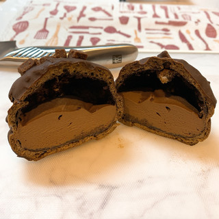 「ローソン チョコ2シュー 焼チョコ生チョコシュー」のクチコミ画像 by あべはなさん