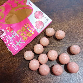 「森永製菓 大玉チョコボール つぶつぶ苺 袋54g」のクチコミ画像 by ぺりちゃんさん