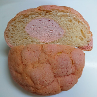 「Pasco ホイップメロンパン あまおう苺 袋1個」のクチコミ画像 by ぺりちゃんさん