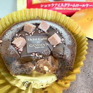 「ローソン Uchi Cafe’ SWEETS GODIVA ショコラアイスロール」のクチコミ画像 by aiceさん