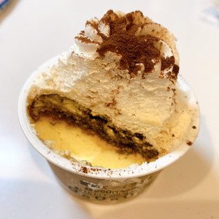 「ローソン Uchi Cafe’ SWEETS Specialite 雪めくティラミス」のクチコミ画像 by あべはなさん