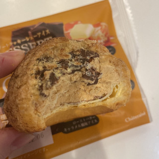 「シャトレーゼ デザートクッキーシューアイス ローストバターキャラメル 袋1個」のクチコミ画像 by ぺりちゃんさん