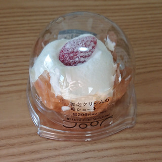 「ローソン Uchi Cafe’ SWEETS Specialite 雲泡クリームの苺ショート」のクチコミ画像 by phnayaさん