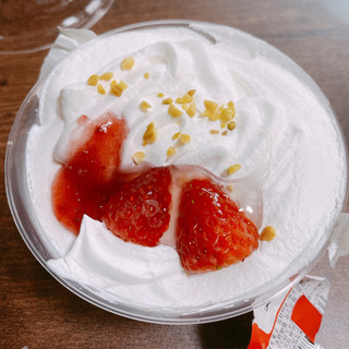 「ドンレミー ごちそう果実 苺ショートケーキ カップ1個」のクチコミ画像 by ぺりちゃんさん