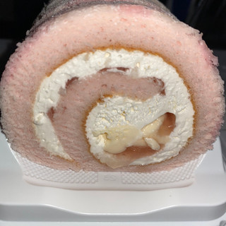 「セレクトスイーツ 福岡県産あまおう苺のチーズロール パック5個」のクチコミ画像 by 炭水化物の佐内さん