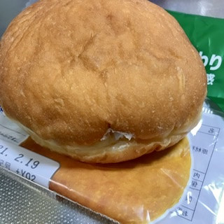 「ヤマザキ ドーナツステーション たっぷりホイップ クリームドーナツ 袋1個」のクチコミ画像 by シロゴマさん