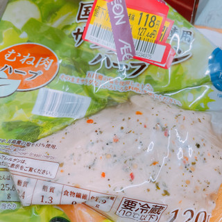 「トップバリュ 国産鶏肉 サラダチキン ハーブ 120g」のクチコミ画像 by ぺりちゃんさん
