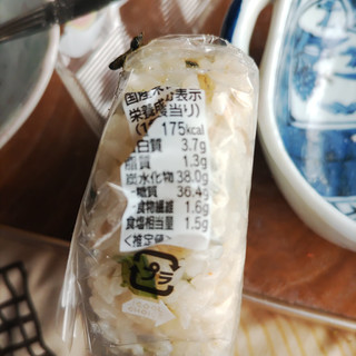 「セブン-イレブン かき醤油だし御飯の広島菜ちりめんおむすび」のクチコミ画像 by 久やんさん