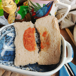 「ヤマザキ ランチパック サラダチキン トマトソース 全粒粉入りパン 袋2個」のクチコミ画像 by 久やんさん