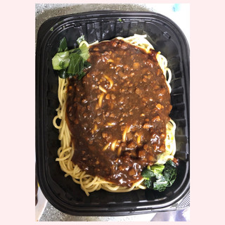 「ファミリーマート お母さん食堂 濃厚肉味噌ジャージャー麺」のクチコミ画像 by ティパニさん
