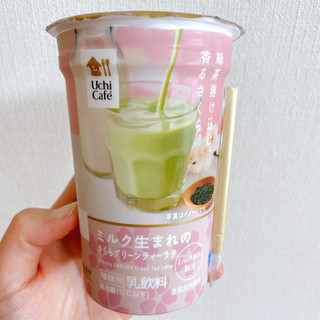 「ローソン Uchi Cafe’ SWEETS ミルク生まれのさくらグリーンティーラテ」のクチコミ画像 by coco-lifeさん