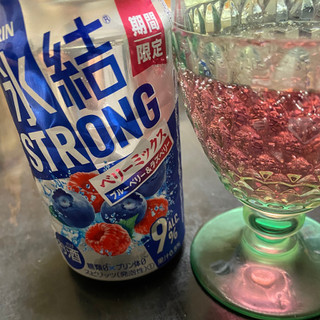 「KIRIN 氷結 ストロング ベリーミックス 缶500ml」のクチコミ画像 by Mtn_mogmogさん