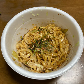 「日清食品 日清の汁なしどん兵衛 濃い濃い濃厚ソース焼うどん カップ100g」のクチコミ画像 by ミルクミントさん