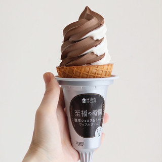 「ローソン Uchi Cafe’ SWEETS 濃厚ショコラ＆ミルクワッフルコーン 180ml」のクチコミ画像 by Yulikaさん