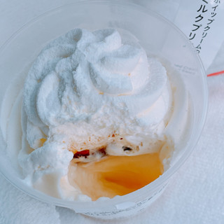 「セブン-イレブン ホイップクリームのミルクプリン」のクチコミ画像 by ぺりちゃんさん