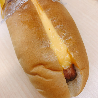 「ローソンストア100 チーズドッグ」のクチコミ画像 by かみこっぷさん