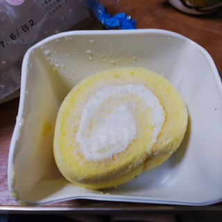 「オランジェ クリームチーズとレモンのロールケーキ 袋2個」のクチコミ画像 by 久やんさん