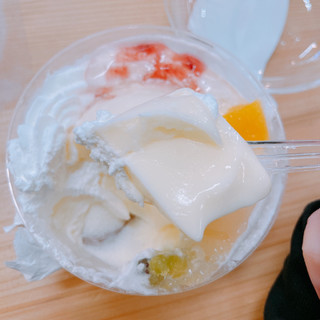 「ドンレミー 夏のチーズプリンアラモード カップ1個」のクチコミ画像 by ぺりちゃんさん