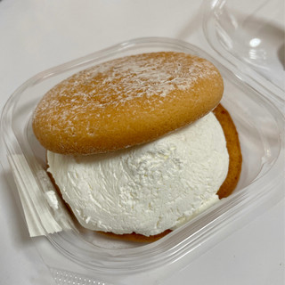 「ドンレミー ケーキ屋さんのマリトッツォ パック1個」のクチコミ画像 by apricotさん