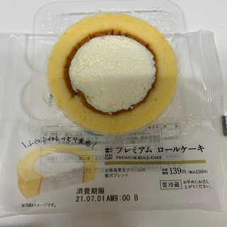「ローソン Uchi Cafe’ プレミアムロールケーキ」のクチコミ画像 by きりみちゃんさん