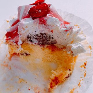 「ローソン Uchi Cafe’ ベリベリバスチー バスク風チーズケーキ」のクチコミ画像 by ぺりちゃんさん
