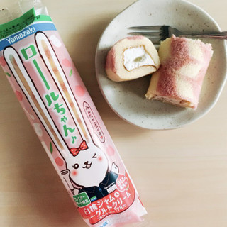 「ヤマザキ ロールちゃん 白ももジャム＆ヨーグルトクリーム」のクチコミ画像 by shibarikoさん