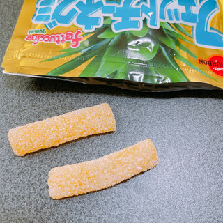 「ブルボン フェットチーネグミ ゴールデンパイン味 袋50g」のクチコミ画像 by ぺりちゃんさん