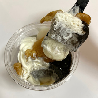 「セブン-イレブン 黒ごまと豆乳ブラマンジェパフェ」のクチコミ画像 by apricotさん