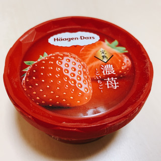 「ハーゲンダッツ ミニカップ 濃苺 カップ100ml」のクチコミ画像 by ももにこさん