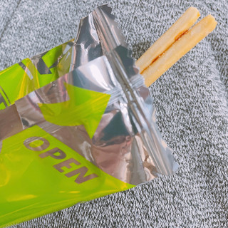 「江崎グリコ やさしい味のプリッツ マイルドサラダ 箱23g」のクチコミ画像 by ぺりちゃんさん