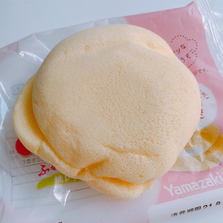 「ヤマザキ ふわふわスフレ桃レアチーズ 袋1個」のクチコミ画像 by ぺりちゃんさん