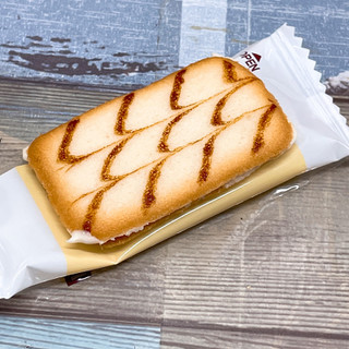 「ブルボン ブランチュール ホワイトチョコ＆ラングドシャクッキー 袋11個」のクチコミ画像 by ぺりちゃんさん