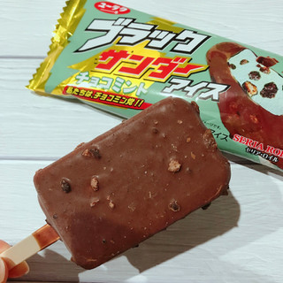 「セリア・ロイル ブラックサンダー チョコミントアイス 袋90ml」のクチコミ画像 by ice-tokkoさん
