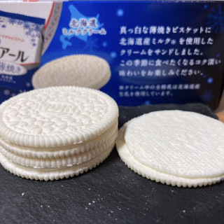 「YBC 白いノアール薄焼き 北海道ミルククリーム 箱3枚×6」のクチコミ画像 by もぐミさん