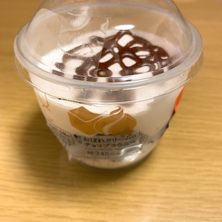 「ローソン Uchi Cafe’ おぼれクリームのチョコブラウニー」のクチコミ画像 by ももにこさん