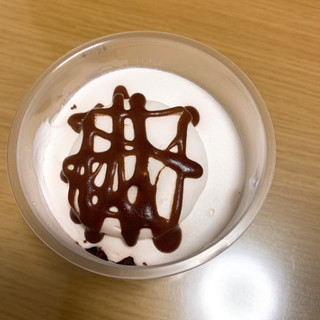 「ローソン Uchi Cafe’ おぼれクリームのチョコブラウニー」のクチコミ画像 by ももにこさん