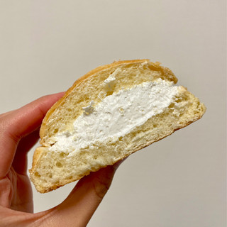 「ローソンストア100 VL クリームを味わうホイップメロンパン」のクチコミ画像 by apricotさん