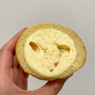 「ファミリーマート アーモンドフロランタン！？なクリームパン」のクチコミ画像 by apricotさん