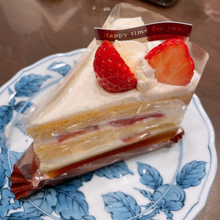 「シャトレーゼ とちおとめ種苺のプレミアム純生クリームショートケーキ」のクチコミ画像 by ぺりちゃんさん